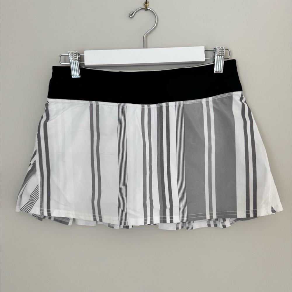 LULULEMON Run: Pace Setter Skirt in Groovy Stripe Nimbus black white grey sz 4 - Picture 4 of 16